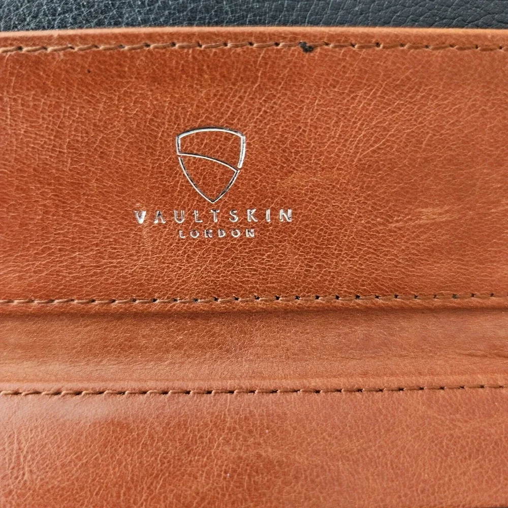 NOTTING HILL Minimalist Leather Zipper Wallet for Women and Men: Slim Multi Card
